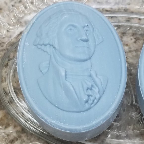 Avon 1976 Bicentennial USA Eagle Platter - George & Martha Washington Soap - Picture 2 of 13